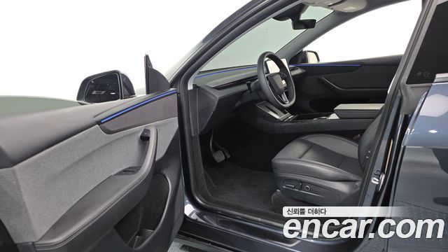 Tesla Model Y 2025 — photo 10