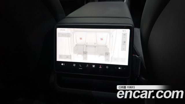Tesla Model Y 2025 — photo 17