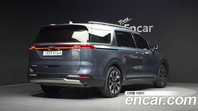 Kia Canival 2023 — photo 2