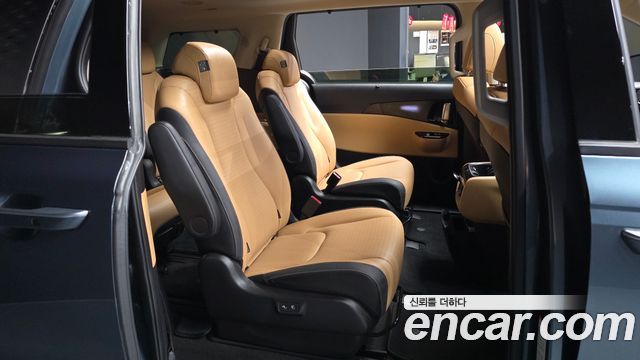 Kia Canival 2023 — photo 18