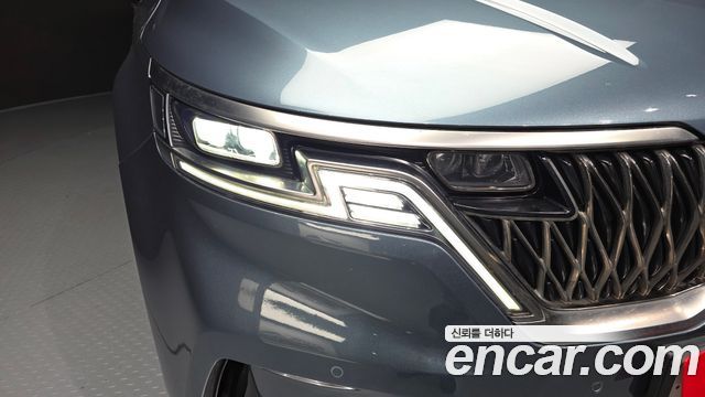 Kia Canival 2023 — photo 8