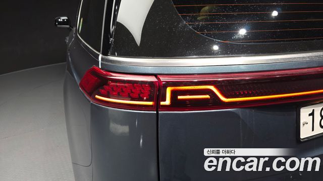 Kia Canival 2023 — photo 9
