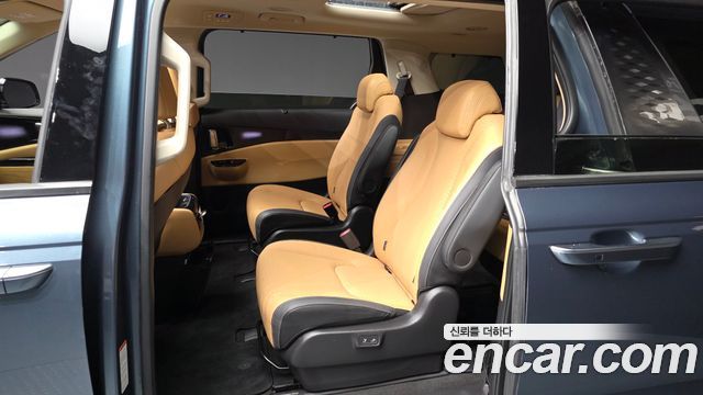 Kia Canival 2023 — photo 16