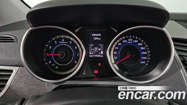 Hyundai AVANTE 2015 — photo 8