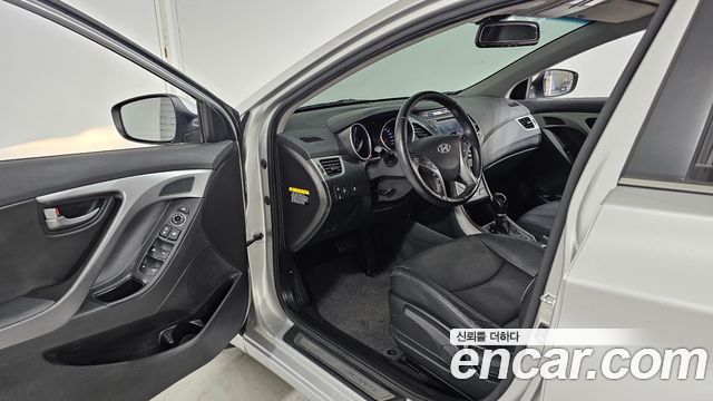 Hyundai AVANTE 2015 — photo 10