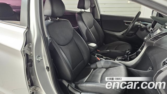 Hyundai AVANTE 2015 — photo 11