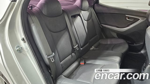 Hyundai AVANTE 2015 — photo 12