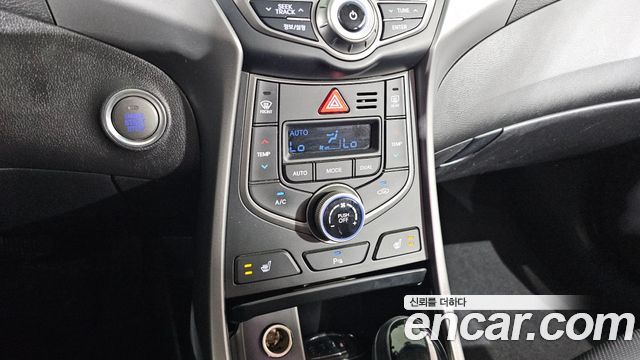 Hyundai AVANTE 2015 — photo 18