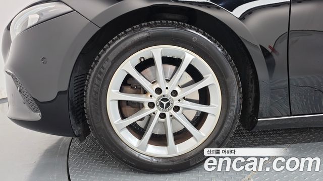 Mercedes-Benz A-Class 2019 — photo 5