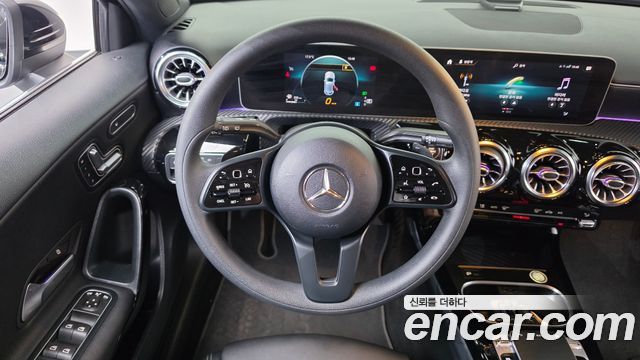 Mercedes-Benz A-Class 2019 — photo 18