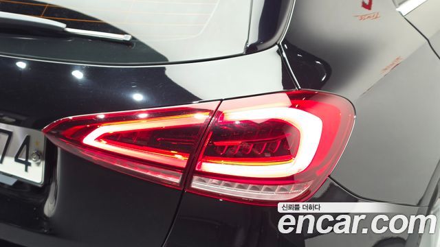 Mercedes-Benz A-Class 2019 — photo 9