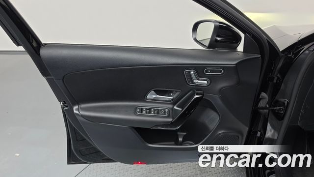 Mercedes-Benz A-Class 2019 — photo 14
