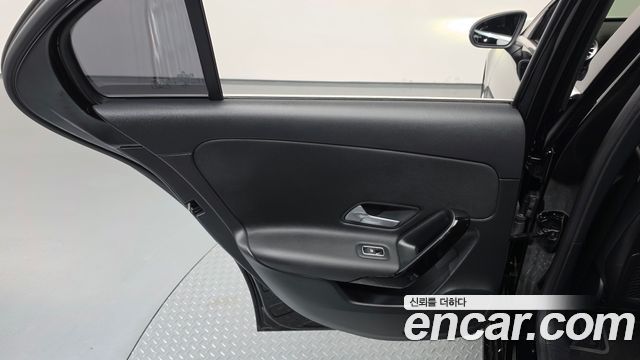 Mercedes-Benz A-Class 2019 — photo 15