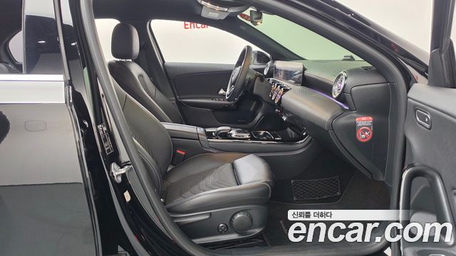 Mercedes-Benz A-Class 2019 — photo 16