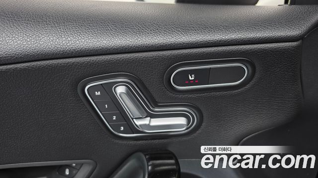 Mercedes-Benz A-Class 2019 — photo 29