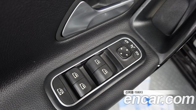 Mercedes-Benz A-Class 2019 — photo 30