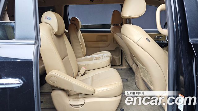 Kia Canival 2016 — photo 11