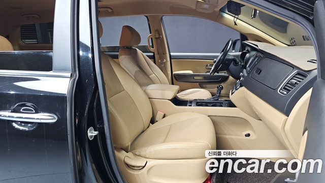 Kia Canival 2016 — photo 12