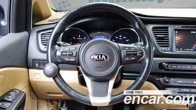 Kia Canival 2016 — photo 14