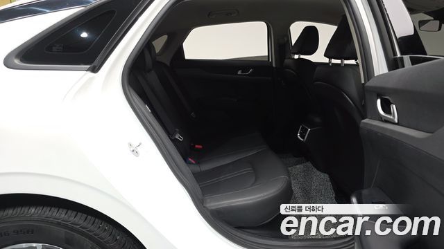 Kia K5 2023 — photo 17