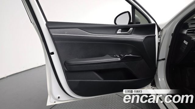 Kia K5 2023 — photo 14