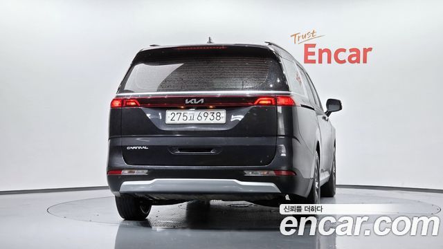 Kia Canival 2023 — photo 4
