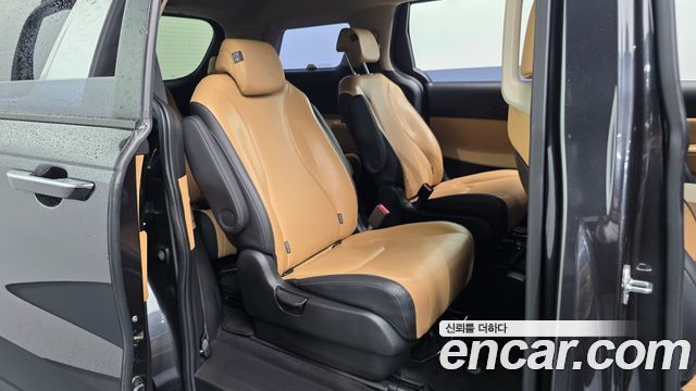 Kia Canival 2023 — photo 17