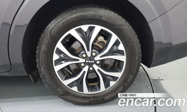 Kia Canival 2023 — photo 7