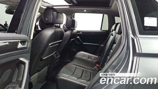 Volkswagen Tiguan 2020 — photo 18