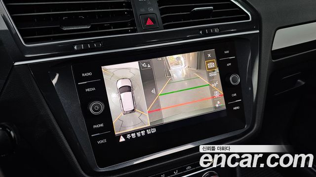 Volkswagen Tiguan 2020 — photo 24