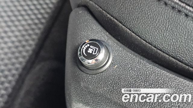 Volkswagen Tiguan 2020 — photo 27