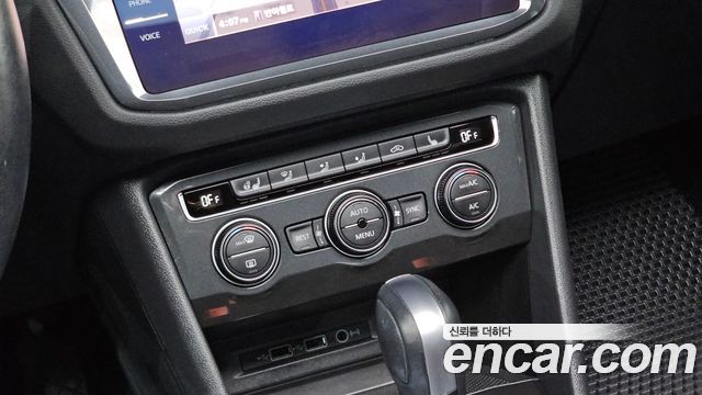 Volkswagen Tiguan 2020 — photo 31