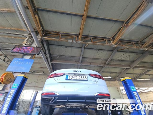 Audi A5 2023 — photo 2