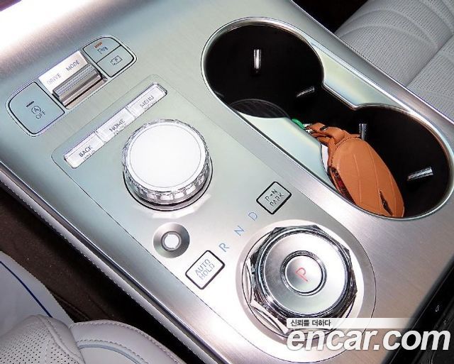Genesis GV70 2025 — photo 16