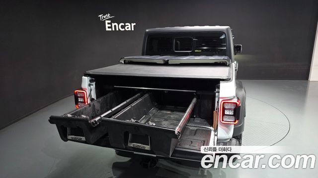 Jeep Gladiator 2022 — photo 19