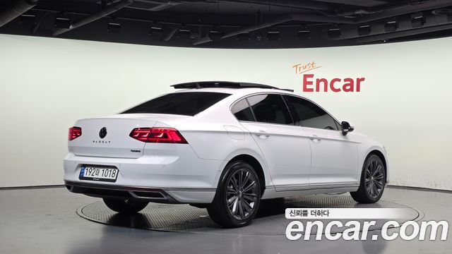 Volkswagen Passat 2021 — photo 2