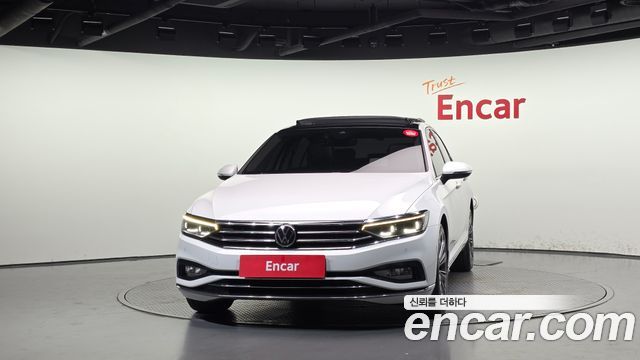 Volkswagen Passat 2021 — photo 3
