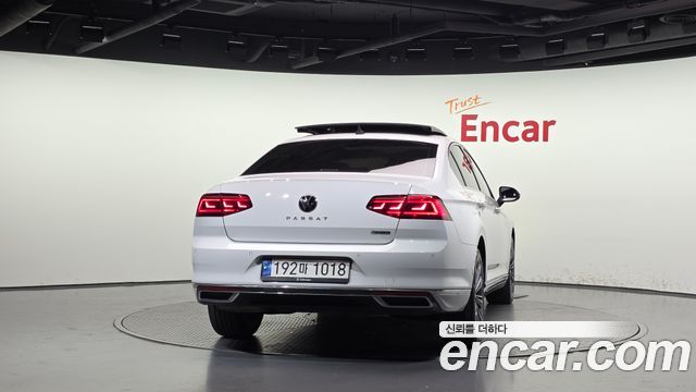 Volkswagen Passat 2021 — photo 4