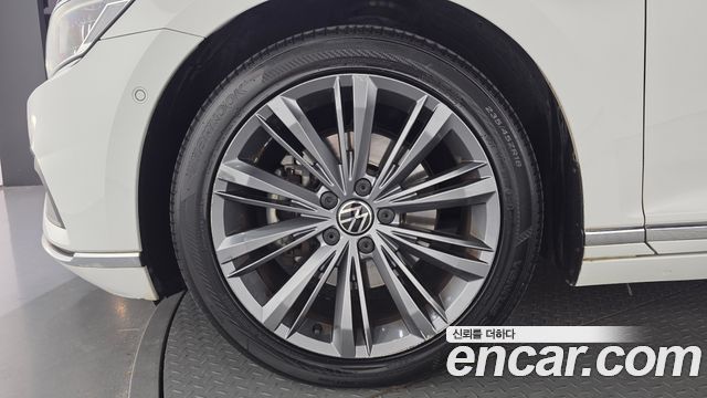Volkswagen Passat 2021 — photo 5