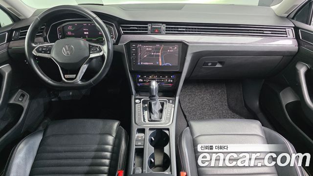 Volkswagen Passat 2021 — photo 7