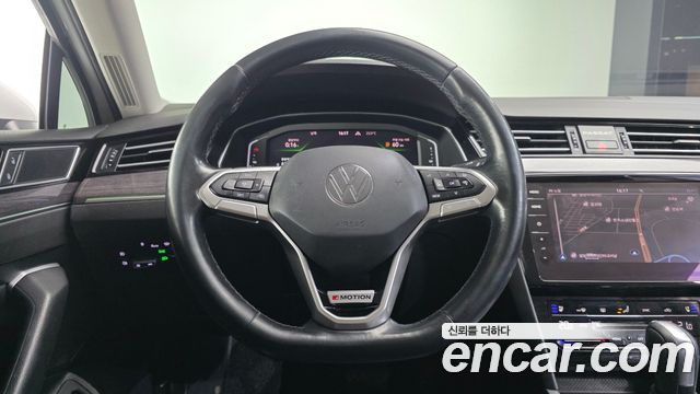 Volkswagen Passat 2021 — photo 13