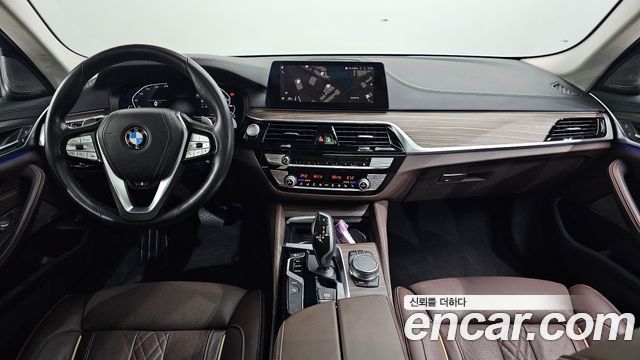 BMW 5-Series 2020 — photo 10