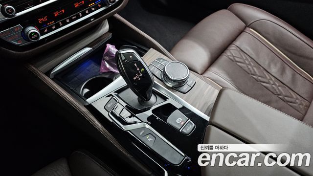 BMW 5-Series 2020 — photo 12