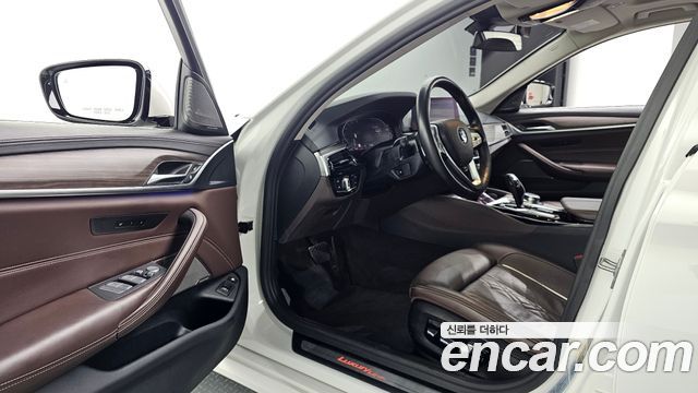 BMW 5-Series 2020 — photo 13