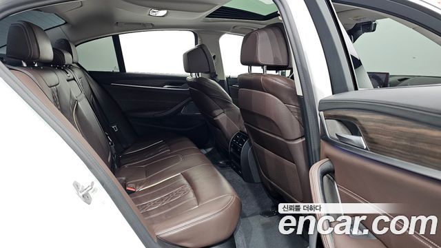 BMW 5-Series 2020 — photo 18