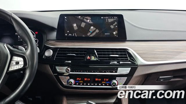 BMW 5-Series 2020 — photo 21