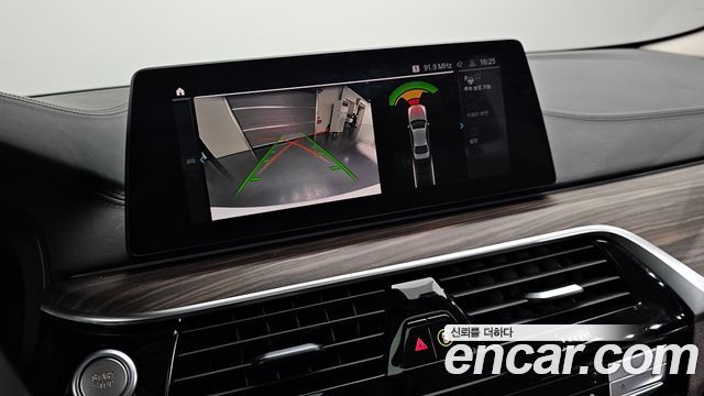 BMW 5-Series 2020 — photo 22