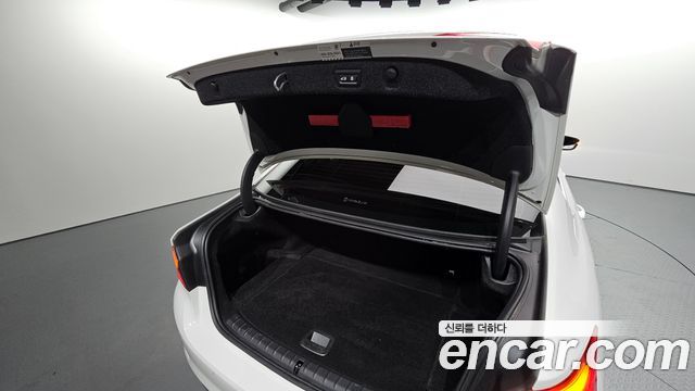 BMW 5-Series 2020 — photo 26