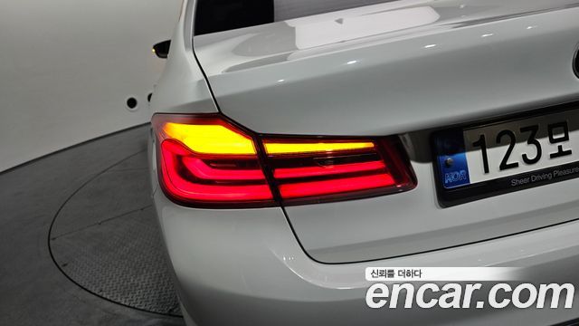 BMW 5-Series 2020 — photo 9