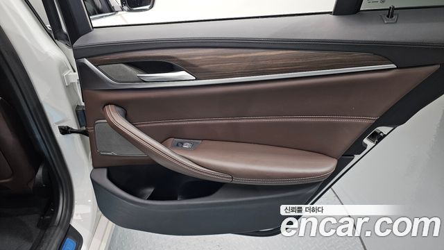 BMW 5-Series 2020 — photo 15